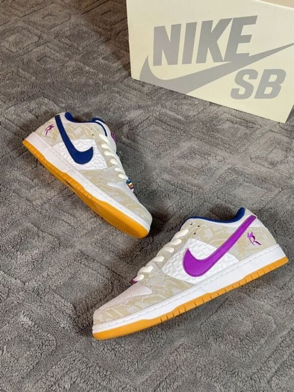 Nike SB Dunk Low...