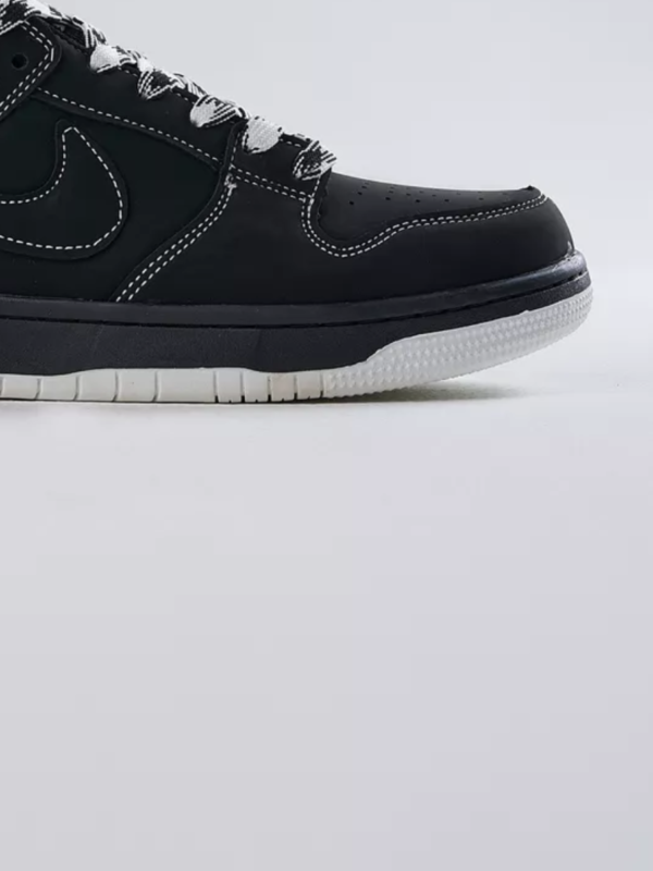 Nike SB Dunk Low...